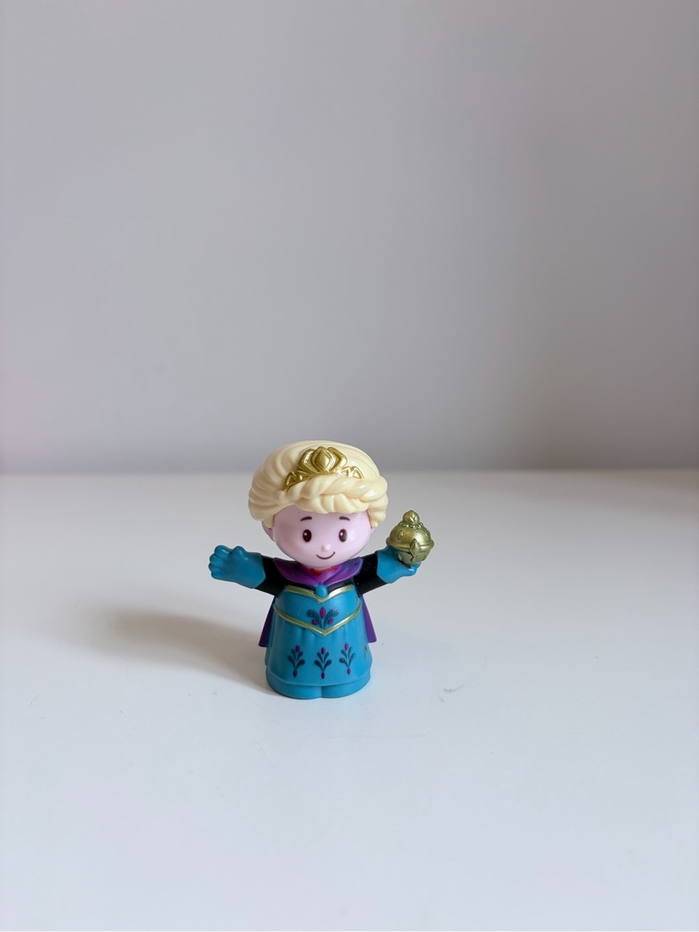 (5/$25) Fisher Price Little People Elsa Figure
